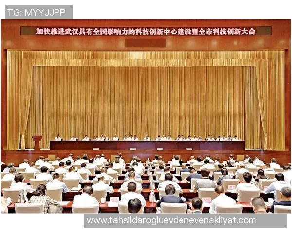 南京排球队灵活性变革引发热议展现新战术与团队协作的创新之路