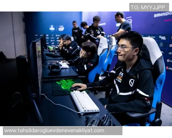 DOTA2战术解析FPX战队如何运用包夹体系取得胜利